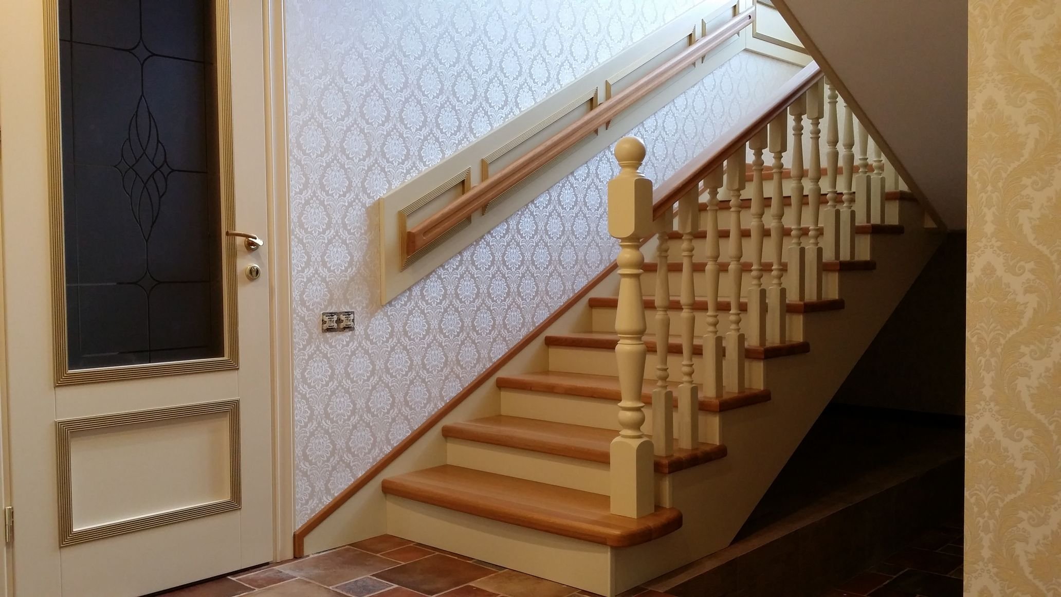 Фото 58 — Отделка лестницы с использованием дерева